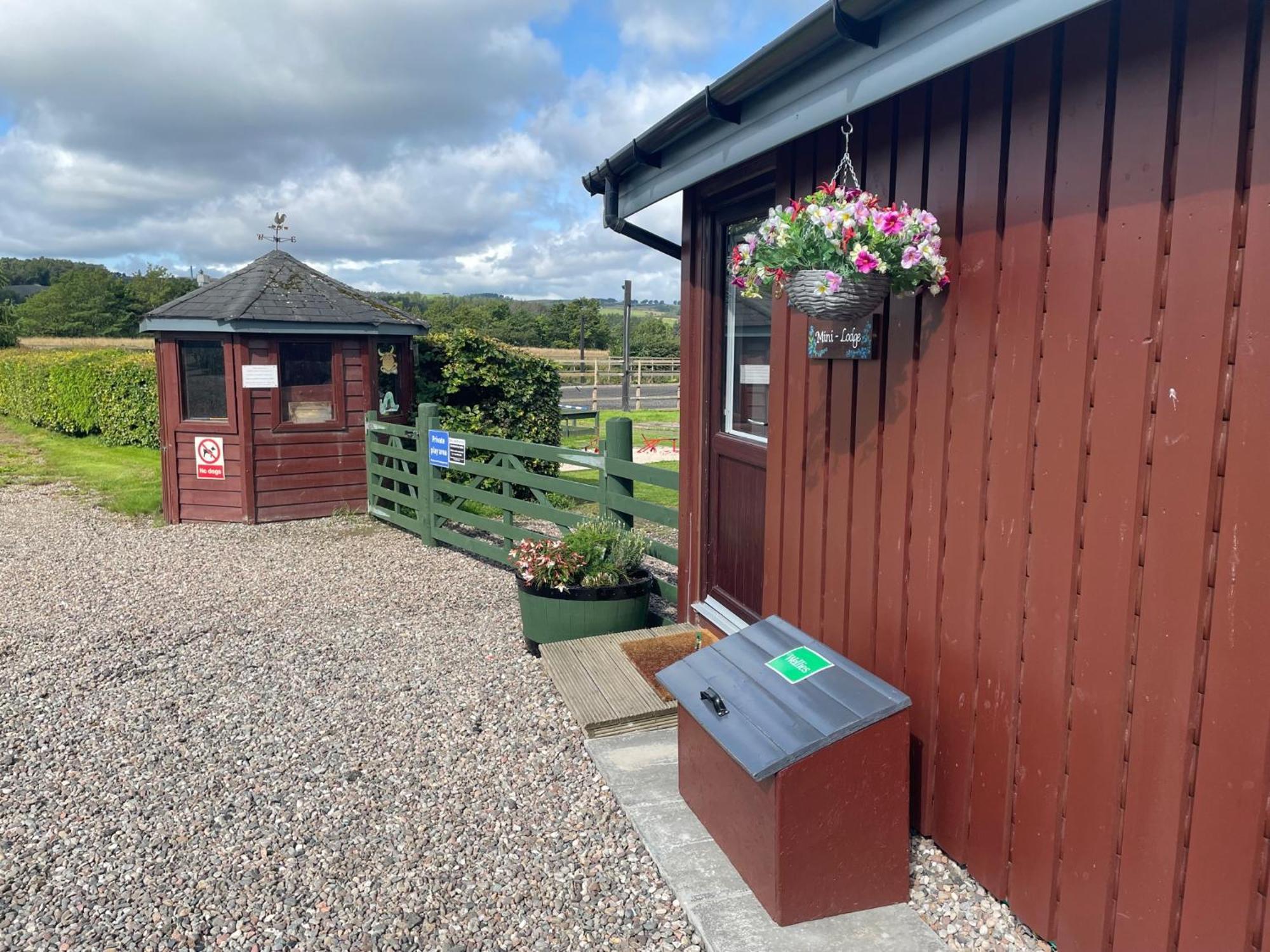 Wellsfield Farm Holiday Lodges Стерлинг Экстерьер фото